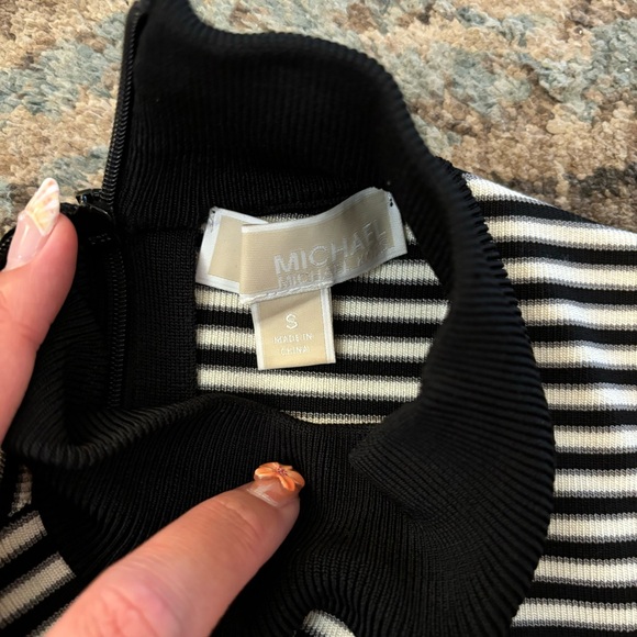 Michael Kors Dress 🖤 - Picture 4 of 5